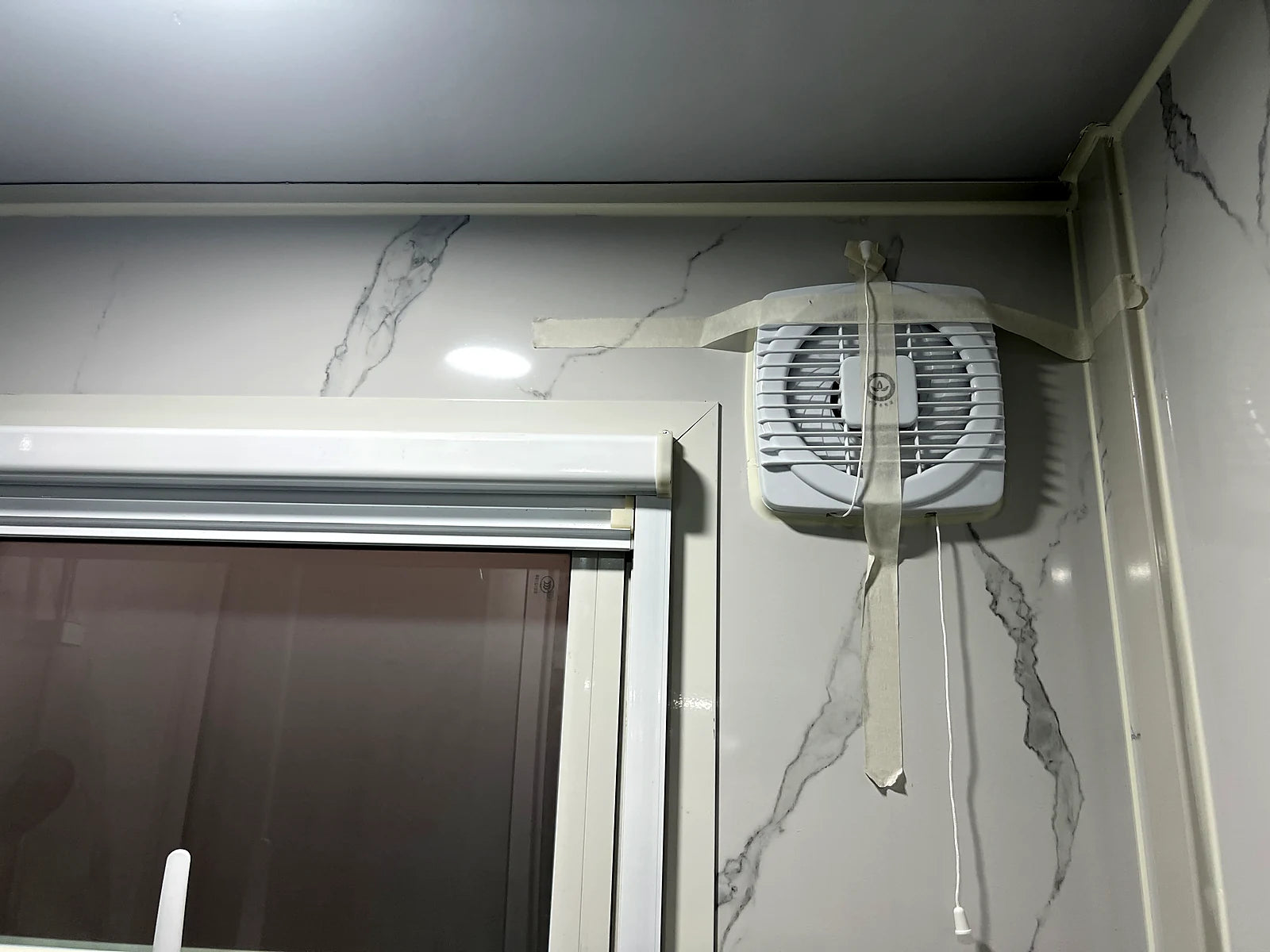 Bathroom ventilation fan