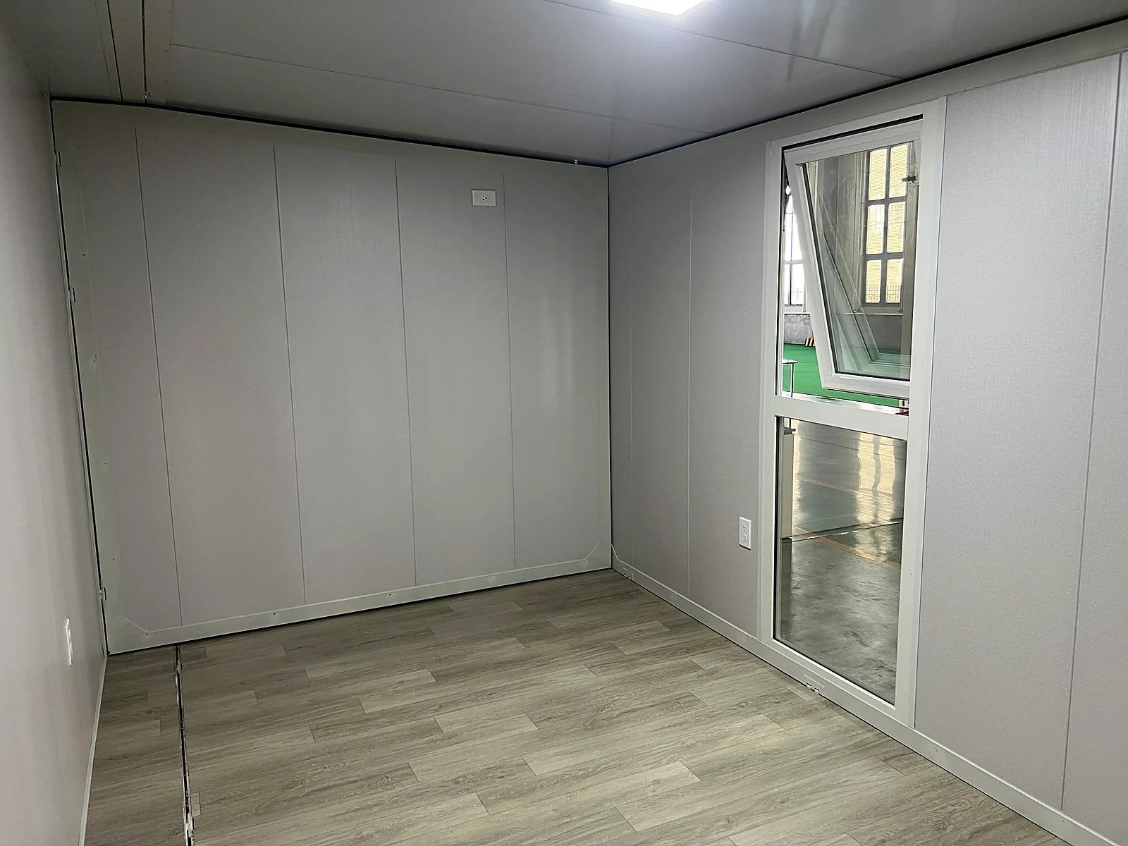 Finished empty modular home room